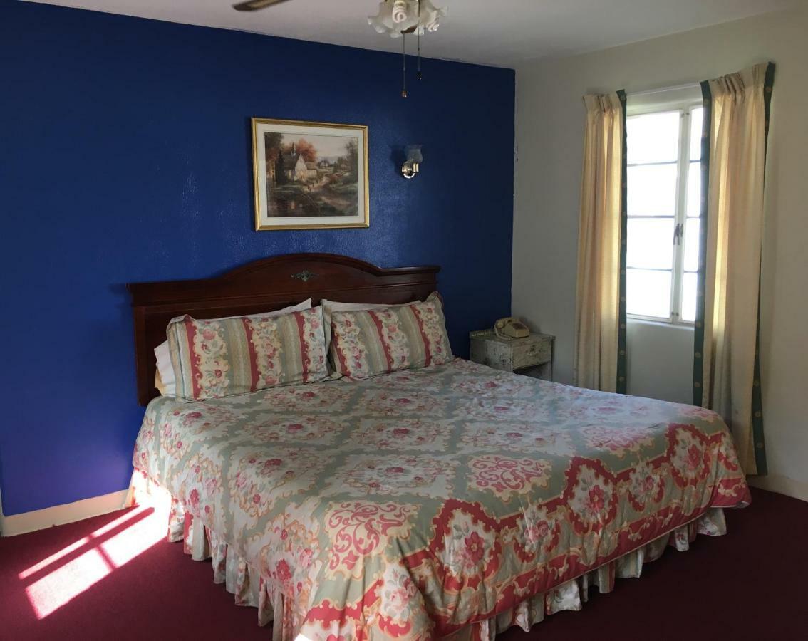 Azure Hills Inn And Suites Fredericksburg Eksteriør billede