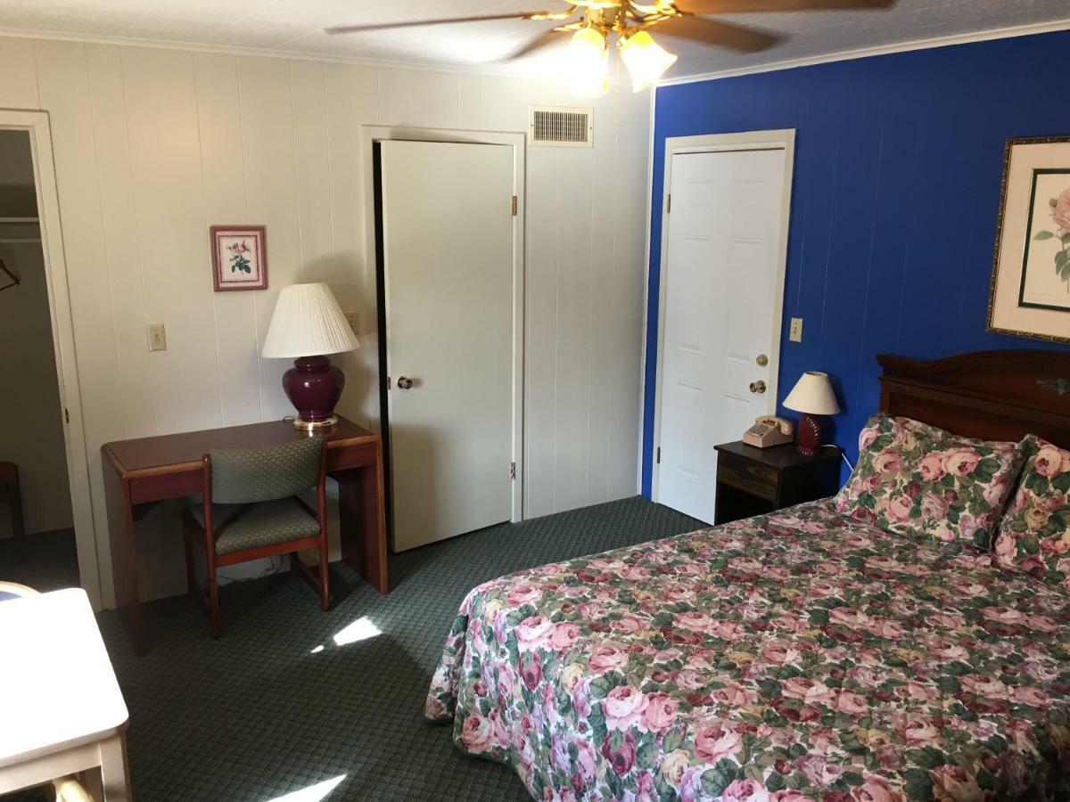 Azure Hills Inn And Suites Fredericksburg Eksteriør billede